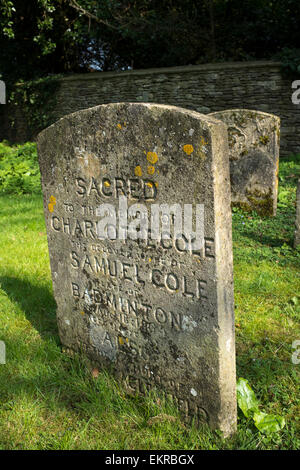 La famille Cole tombe dans le cimetière de St Bartholomew Church dans le Wiltshire Corsham Banque D'Images