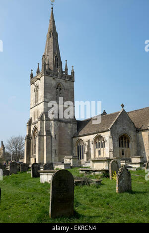 Cimetière de St Bartholomew Church dans le Wiltshire Corsham Banque D'Images