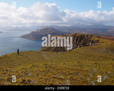 Vue sud de Sithean Bhealaich Chumhaing près de Portree, Skye, Scotland Banque D'Images