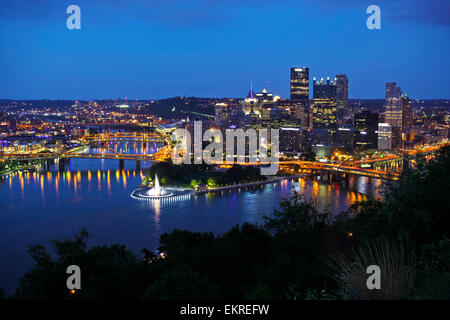 Pittsburgh PA skyline nuit Banque D'Images