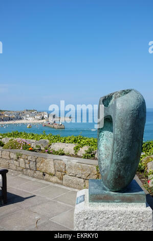 Barbara Hepworth Sculpture sur l'affichage public à St Ives, Cornwall Banque D'Images