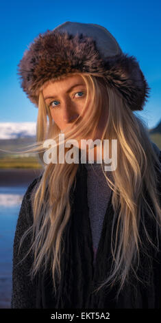 Portrait de femme portant un chapeau d'islande, Islande Banque D'Images