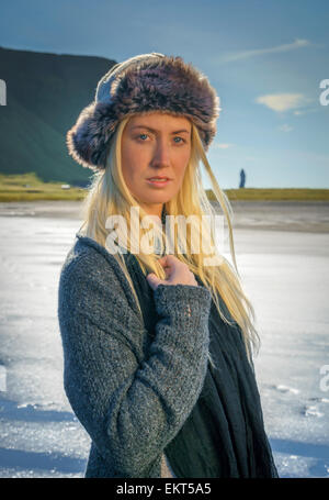 Portrait de femme portant un chapeau d'islande, Islande Banque D'Images