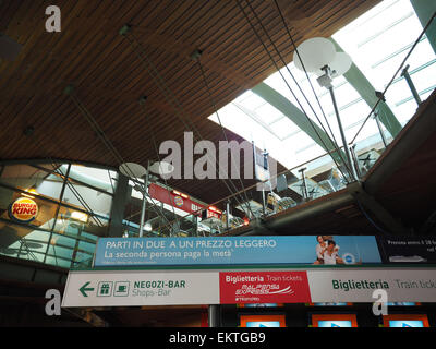 La gare de Cadorna, Trenord, Malpensa Express, la place Piazza Cadorna, Milan, Lombardie, Italie, Europe Banque D'Images