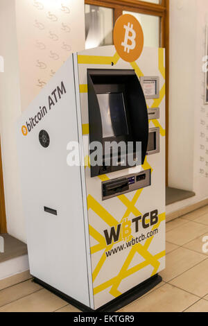 Distributeur automatique de Bitcoin, Prague, République Tchèque Banque D'Images