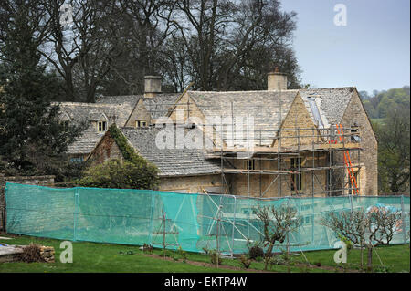 Une ferme en cours de rénovation à Cotswold une grande maison familiale, Gloucestershire UK Banque D'Images