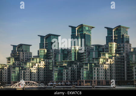 Riverside développement résidentiel St George Wharf, London, UK Banque D'Images