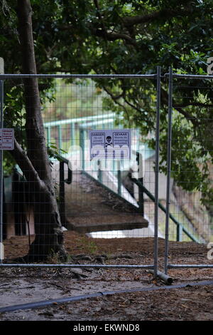 Panneau d'avertissement dans Harold Porter National Botanical Gardens (Betty's Bay) Mise en garde contre les dégâts d'un pont Banque D'Images