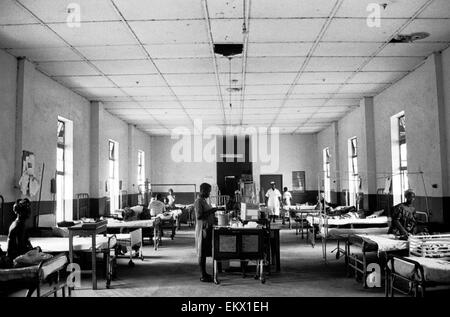 Salle de l'hôpital dans le village de Bo, Sierra Leone 1993 Banque D'Images