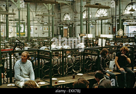 Covent Garden London UK 1975 Exposition de la bière Banque D'Images