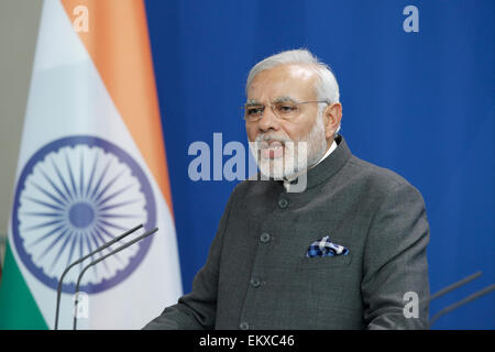 Berlin, Allemagne. 14 avr, 2015. Le premier ministre indien Narendra Modi, et la chancelière allemande Angela Merkel lors d'une conférence de presse commune à la chancellerie allemande à Berlin, Allemagne, le 14 avril 2015. / Photo : Narendra Modi, le premier ministre de l'Inde au cours de conférence de presse de côté Merkel à Berlin. crédit : reynaldo chaib paganelli/Alamy live news Banque D'Images