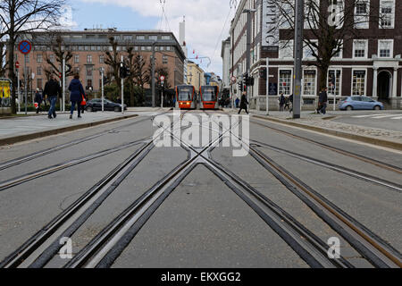 Bybanen Bergen Light Rail sur son centre-ville noeud final, en attendant de commencer son voyage à destination du sud. Banque D'Images