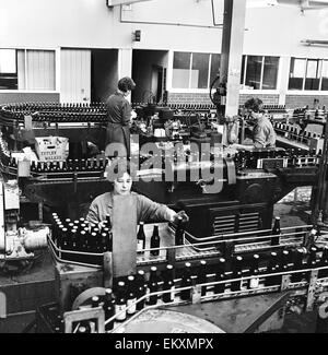 Vue générale de la brasserie Tetley, Leeds, Yorkshire du Sud. 13 Décembre 1967 Banque D'Images