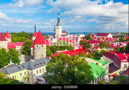 L'été panoramique panorama aérien de Tallinn, Estonie Banque D'Images