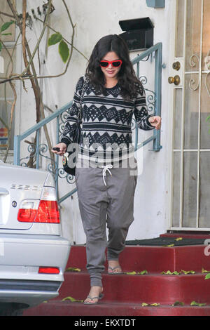 Une Rachel Bilson enceinte les courses à Los Angeles avec : Rachel Bilson Où : Los Angeles, California, United States Quand : 10 Oct 2014 Banque D'Images