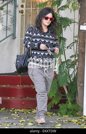 Une Rachel Bilson enceinte les courses à Los Angeles avec : Rachel Bilson Où : Los Angeles, California, United States Quand : 10 Oct 2014 Banque D'Images