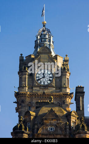 Tour de l'Hôtel Balmoral sur ciel bleu, Édimbourg, Écosse Banque D'Images