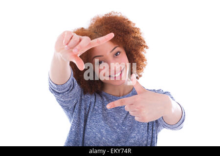 Young african american photographe making frame geste avec les mains, isolé sur fond blanc Banque D'Images