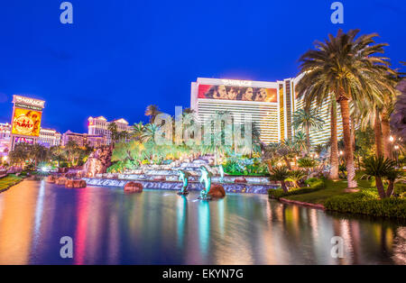 L'hôtel Mirage et le volcan artificiel à Las Vegas. Banque D'Images