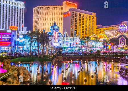 L'hôtel Mirage et le volcan artificiel à Las Vegas. Banque D'Images