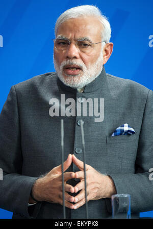 Berlin, Allemagne. 14 avr, 2015. Le Premier Ministre indien Narendra Modi parle lors d'une conférence de presse avec la Chancelière allemande Angela Merkel à la chancellerie allemande à Berlin, Allemagne, 14 avril 2015. Photo : Bernd von Jutrczenka/dpa/Alamy Live News Banque D'Images