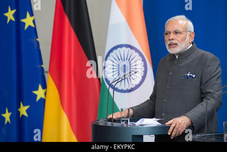 Berlin, Allemagne. 14 avr, 2015. Le Premier Ministre indien Narendra Modi parle lors d'une conférence de presse avec la Chancelière allemande Angela Merkel à la chancellerie allemande à Berlin, Allemagne, 14 avril 2015. Photo : Bernd von Jutrczenka/dpa/Alamy Live News Banque D'Images