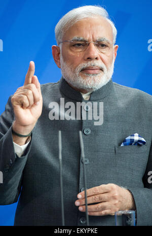 Berlin, Allemagne. 14 avr, 2015. Le Premier Ministre indien Narendra Modi parle lors d'une conférence de presse avec la Chancelière allemande Angela Merkel à la chancellerie allemande à Berlin, Allemagne, 14 avril 2015. Photo : Bernd von Jutrczenka/dpa/Alamy Live News Banque D'Images