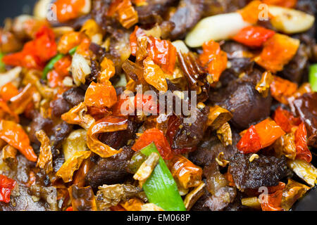 La cuisine chinoise avec boeuf chili pepper Banque D'Images