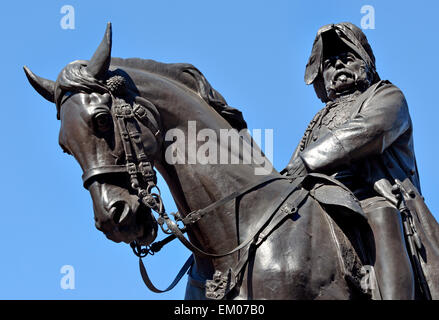 Londres, Angleterre, Royaume-Uni. Statue (par Adrian Jones, 1905), de Prince George, 2 duc de Cambridge (1819-1904) dans la région de Whitehall. Banque D'Images