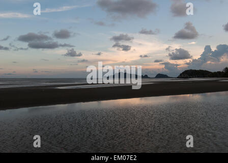 Coucher de soleil sur la plage Banque D'Images