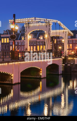Magere Brug ou Skinny Bridge Amsterdam Pays-Bas Banque D'Images