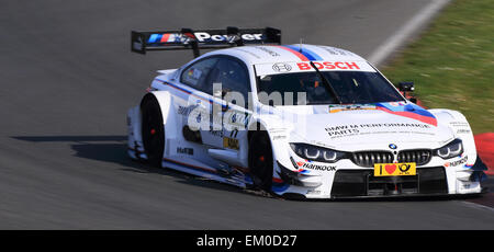 Oscherleben, Allemagne. 14 avr, 2015. Pilote de course allemand Martin Tomczyk de l'équipe BMW Schnitzer en action au cours de l'essai de conduite pour le DTM 2015 allemand de voitures de tourisme (2015) Maîtrise en Oscherleben, Allemagne, 14 avril 2015. Photo : Jens Wolf/dpa/Alamy Live News Banque D'Images