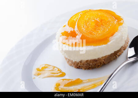 Close up d'un cheesecake à la vanille et d'orange Banque D'Images