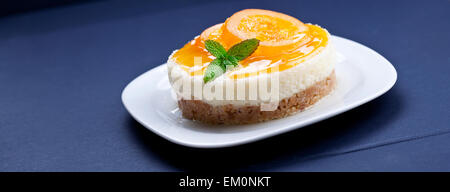 Close up d'un cheesecake à la vanille et d'orange Banque D'Images