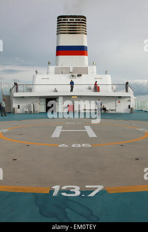 L'atterrissage d'hélicoptère sur le ferry Bretagne Pont Aven Banque D'Images