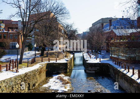 Le Chesapeake and Ohio (C&O) canal dans le quartier historique de Georgetown, Washington DC, USA. Banque D'Images