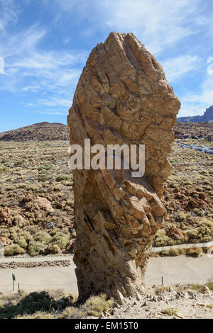 Les aiguilles de roche verticale Los Roques de Garcia dans le parc national de Las Canadas del Teide, Tenerife, Canaries, Espagne. Banque D'Images