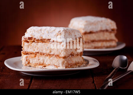 Close up de deux morceaux de millefeuille Banque D'Images