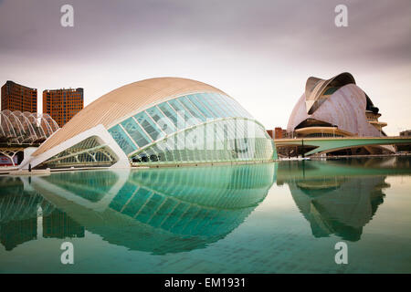 L'extérieur de l'Hemisferic et Palau de les Arts Reina Sofia à Valence Espagne Banque D'Images