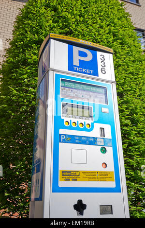 Bruxelles powered solar un parcomètre. Solutions de parking ont été de plus en plus d'importance pour faire face à l'accroissement des encombrements Banque D'Images