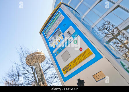 Bruxelles powered solar un parcomètre. Solutions de parking ont été de plus en plus d'importance pour faire face à l'accroissement des encombrements Banque D'Images