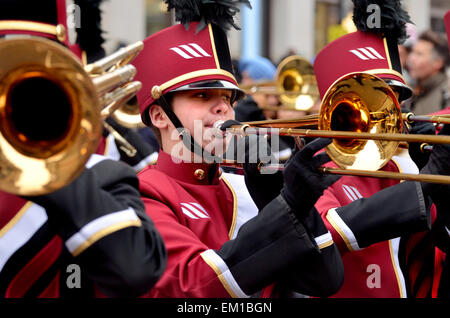 Londres, 1er janvier. Le défilé du Nouvel An de Piccadilly à la place du Parlement. Middleton High School Marching Band (Wisconsin) Banque D'Images