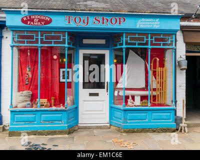 Réplique d'une demeure victorienne, magasin de jouets à Preston Park Museum Stockton on Tees Banque D'Images