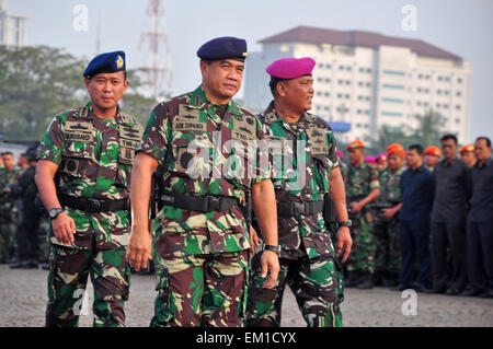 Jakarta, Indonésie. Apr 15, 2015. Le commandant de la marine indonésienne Ade Général Supandi assiste à une cérémonie Conférence afro-asiatique de forces de sécurité à la National Monument à Jakarta Crédit : Dani Daniar/Alamy Live News Banque D'Images