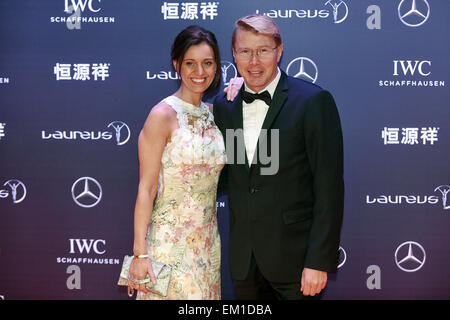 Shanghai, Chine. 15 avril, 2015. Mika Hakkinen et Guest F1 Racing Pilote (Royaume-Uni uniquement) Laureus World Sports Awards (Royaume-Uni uniquement) Shanghai, Grand Théâtre de Shanghai, Chine 15 avril 2015 Dit is77475 assiste à la Laureus World Sports Awards 2015 au Grand Théâtre de Shanghai le 15 avril 2015 à Shanghai, Chine. Allstar Crédit : photo library/Alamy Live News Banque D'Images