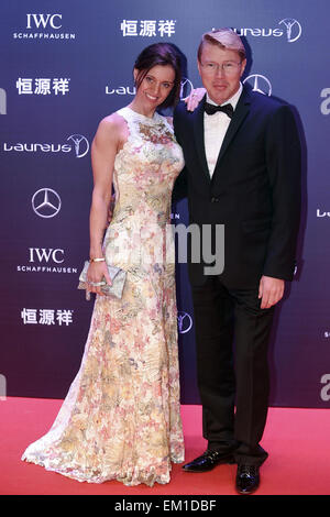 Shanghai, Chine. 15 avril, 2015. Mika Hakkinen et Guest F1 Racing Pilote (Royaume-Uni uniquement) Laureus World Sports Awards (Royaume-Uni uniquement) Shanghai, Grand Théâtre de Shanghai, Chine 15 avril 2015 Dit is77477 assiste à la Laureus World Sports Awards 2015 au Grand Théâtre de Shanghai le 15 avril 2015 à Shanghai, Chine. Allstar Crédit : photo library/Alamy Live News Banque D'Images