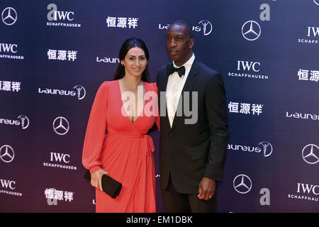 Shanghai, Chine. 15 avril, 2015. Michael Johnson et Guest Ex sportif & Tv commentateur (Royaume-Uni uniquement) Laureus World Sports Awards (Royaume-Uni uniquement) Shanghai, Grand Théâtre de Shanghai, Chine 15 avril 2015 Dit is77478 Allstar Crédit : photo library/Alamy Live News Banque D'Images