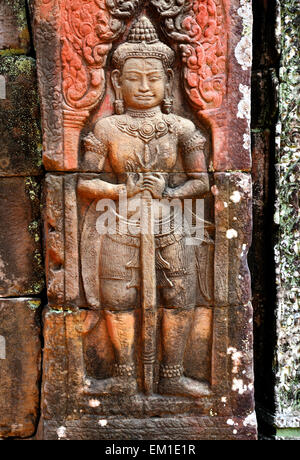 L'Apsara Dancers Sculpture sur pierre,tout autour sur le mur à Angkor Wat. Banque D'Images