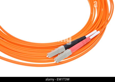 Les câbles à fibres optiques isolé sur fond blanc Banque D'Images