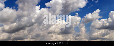 Panorama abstrait du ciel - les nuages Banque D'Images